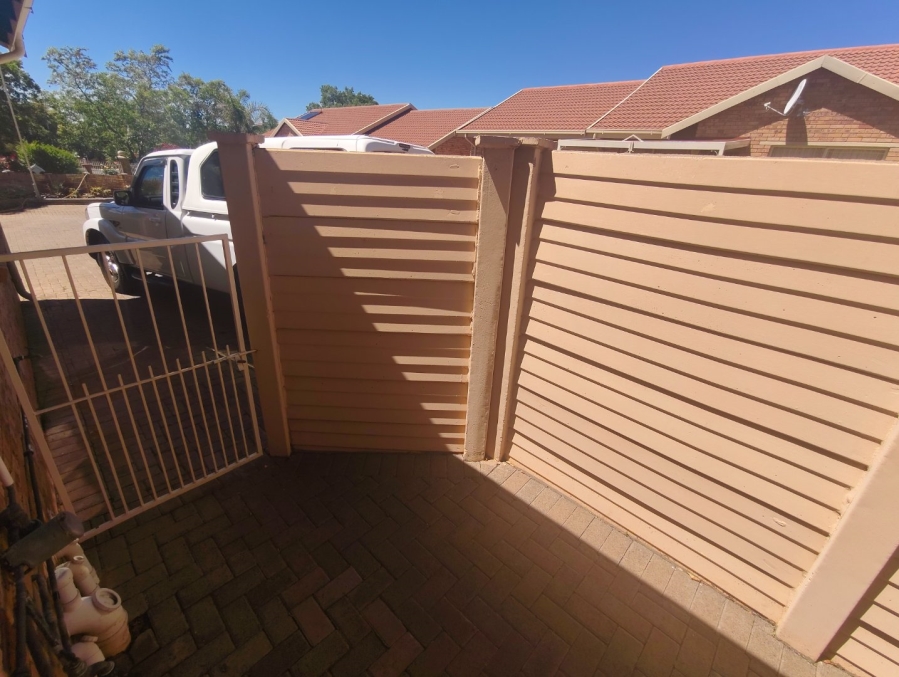 To Let 3 Bedroom Property for Rent in Fleurdal Free State